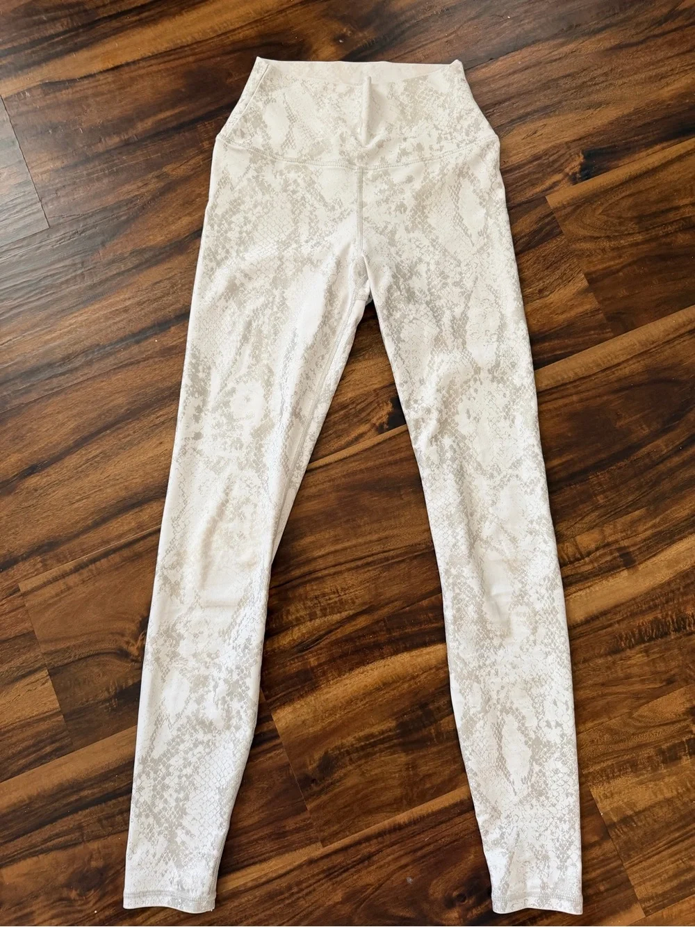 Carbon38 White & Silver Snake-Print High-Waist Leggings